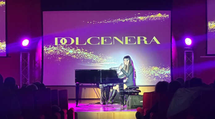 Parole, gesti e musica… Dolcenera incanta il pubblico lecchese Dolcenera a Lecco