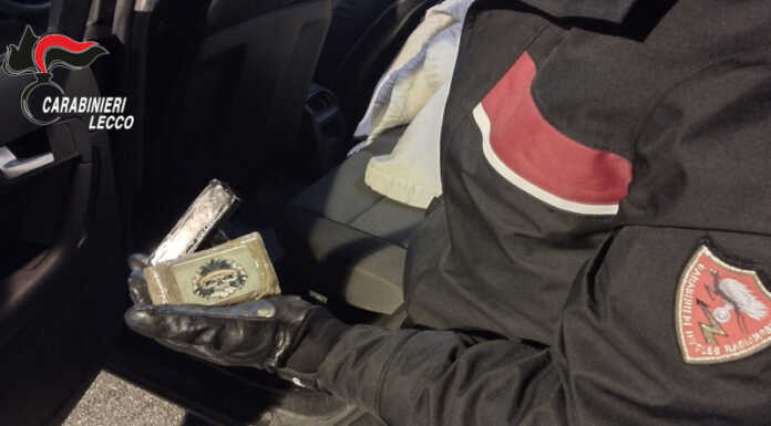 Calolzio. In auto con oltre un chilo di droga, i Carabinieri fermano tre corrieri Droga arresti Calolzio carabinieri