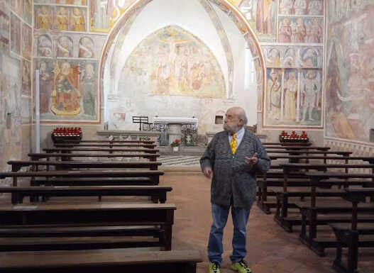 Il comico Enrico Beruschi testimonial per la chiesa di San Giorgio Enrico Beruschi nella chiesa di San Giorgio a Mandello