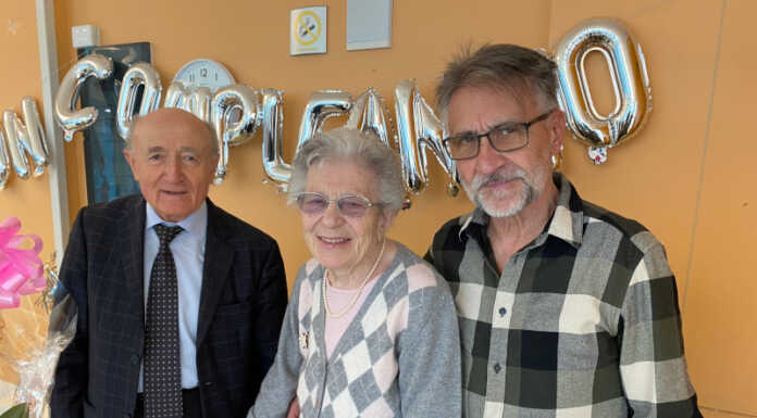 Giulia Granito compie 102 anni, festa agli istituti Airoldi e Muzzi Granito Giulia con il presidente Canali e figlio Renato Valdi