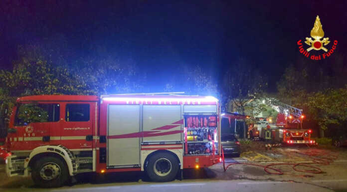 Oggiono. Incendio di una canna fumaria, intervento dei Vigili del Fuoco Incendio canna fumaria Oggiono