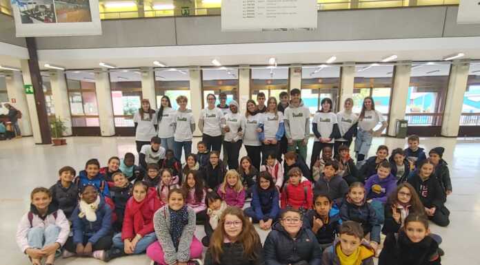 Tour Manzoniano: studenti del Parini fanno da Ciceroni agli alunni di Belledo Alunni Parini e Oberdan Belledo tour manzoniano