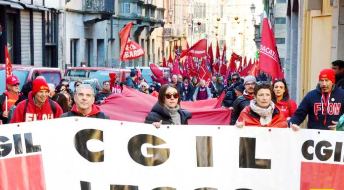 Cgil e Uil: giovedì 4 ore di sciopero per tutti i settori privati Sciopero_sindacati_Cgil_Uil_Lecco_20231124