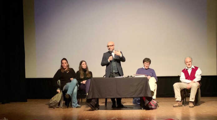 Mandello. Area ex campeggio e Casa Comune: oltre un centinaio al De André Casa Comune per Mandello incontro pubblico De André ex area campeggio