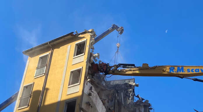 Iniziati i lavori di demolizione delle palazzine Aler di via Turbada Belledo demolizione case Aler