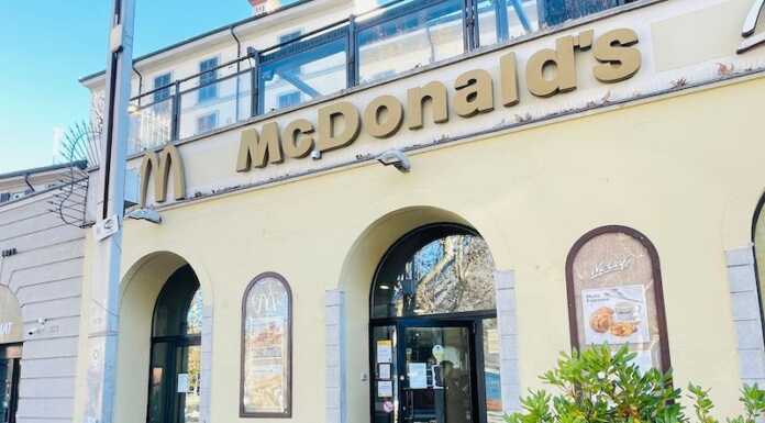 Lecco. Dopo oltre 20 anni chiuso il McDonald’s sul lungolago mc donald's lecco