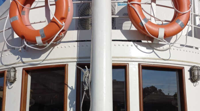 Nastri rossi sulle navi: il gesto di Navigazione Laghi per il 25 novembre Navigazione Laghi 25 novembre nastri rossi