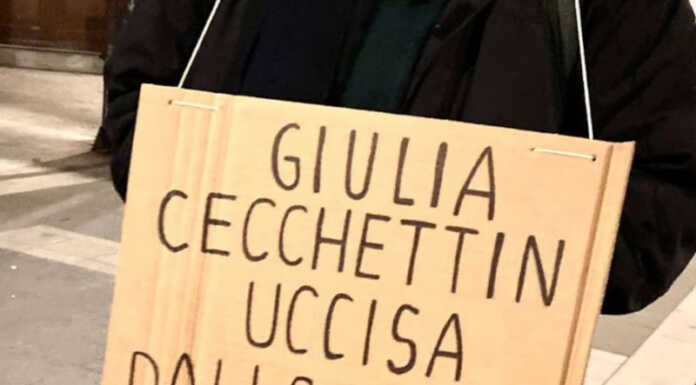 Presidio in centro Lecco per Giulia Cecchettin e tutte le donne vittime di violenza Presidio La Tassa Degenere Giulia Cecchettin violenza contro le donne