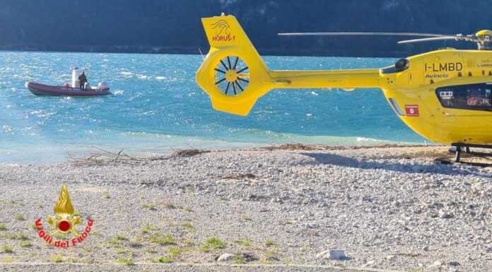 Abbadia, i Vigili del Fuoco in aiuto ad un kitesurf in difficoltà soccorsi kitesurf abbadia
