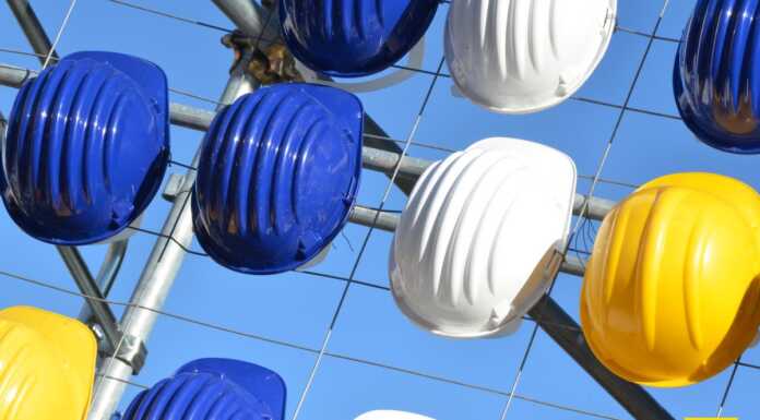 Incidente sul lavoro a Monza, 48enne muore schiacciato da un macchinario Anmil_Lecco_inaugurazione_albero_sicurezza_piccola_20231216