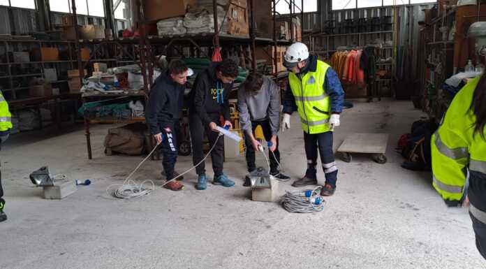 A lezione di educazione civica all’Istituto Badoni Badoni incontri con i volontari della Protezione civile di Lecco e i ragazzi della classe 5 BMM (2)