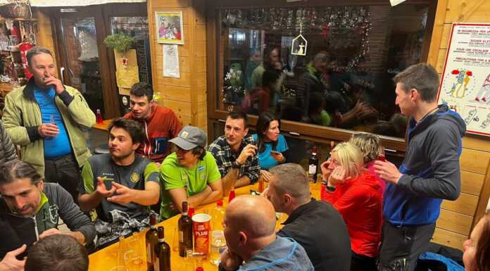 Nella notte dell’Antivigilia la Strada Storta sale ai piani d’Erna in notturna Cai_strada_storta_antivigilia_20231225