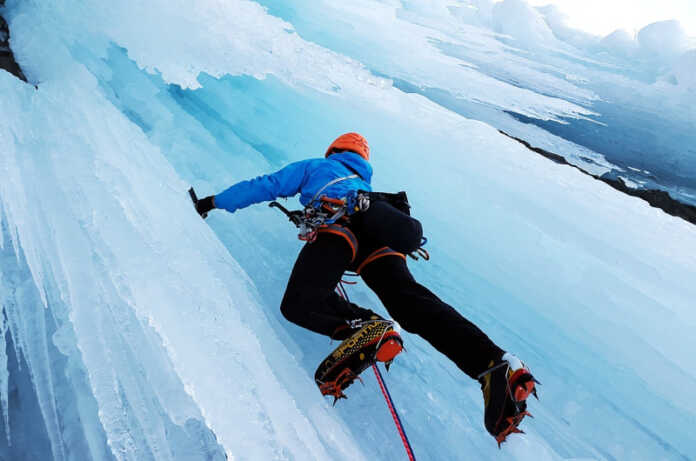 Cascata ghiaccio arrampicata pixabay