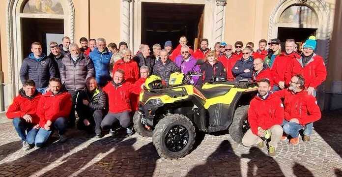 Soccorso Alpino Valsassina, per i 40 anni premiati i capi stazione premiazione soccorso alpino valsassina