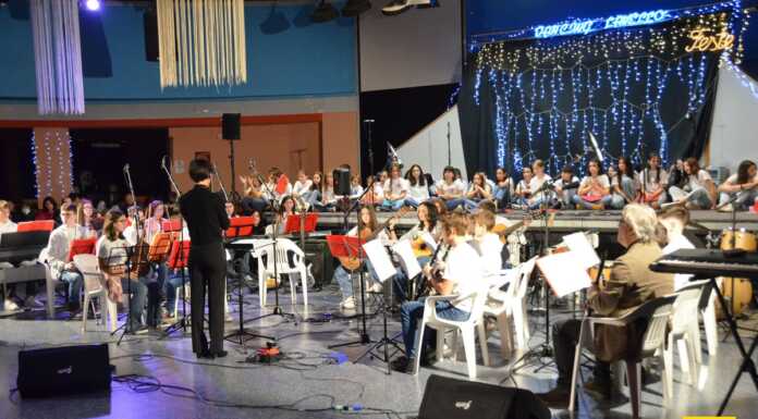 Tutto pronto per il grande concerto di Natale della scuola secondaria Manzoni Concerto_Natale_scuola_Calolzio_Arthur_Miles_20231204