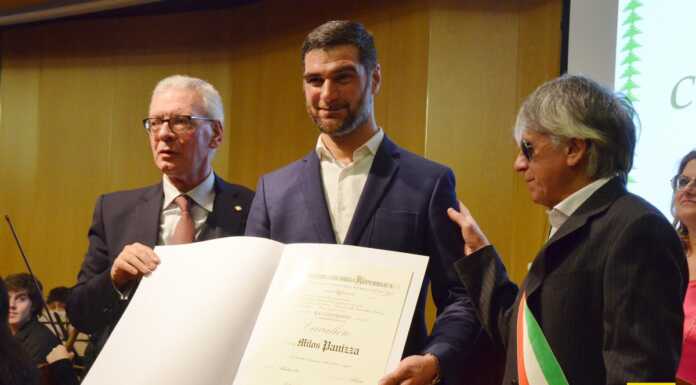 Consegnate sei Onorificenze. Premiato Panizza, a 14 anni salvò dalle fiamme 23 ragazzini Consegna_Onorificenze_Prefettura_Lecco_20231213