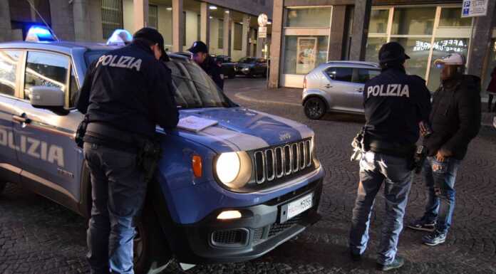 Festività natalizie, ancora controlli straordinari della Polizia in centro città Controlli_straordinari_polizia_centro_lecco_20231218