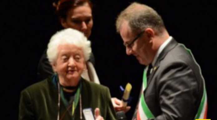 Addio a Elda Cattaneo, storica segretaria generale del Comitato Gemellaggi di Lecco Elda Cattaneo in occasione della consegna della Civica Benemerenza nel 2015