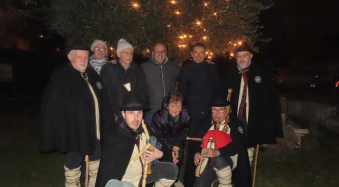 A Vercurago in via Monte Pizzo torna il presepe a sostegno di Telethon Inaugurazione_presepe_telethon_vercurago_famiglia_Sesana_20231210