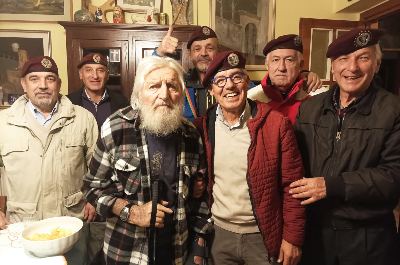 Meno di un mese fa con gli amici della sezione paracadutisti di Lecco