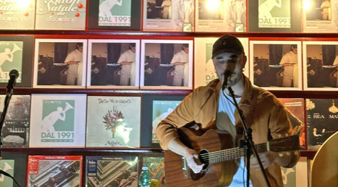 Musica. Che successo per Lorenzo Bonfanti al Discoshop Lecco Discoshop Bonfanti