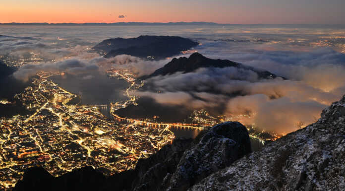 Dopo la Civica Benemerenza, l’omaggio di Mauro Lanfranchi alla sua città Lecco all'alba lambita dalle nebbie foto Mauro Lanfranchi