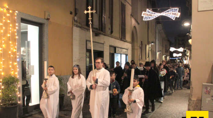 Merate, in tanti alla festa della luce alla Vigilia di Natale