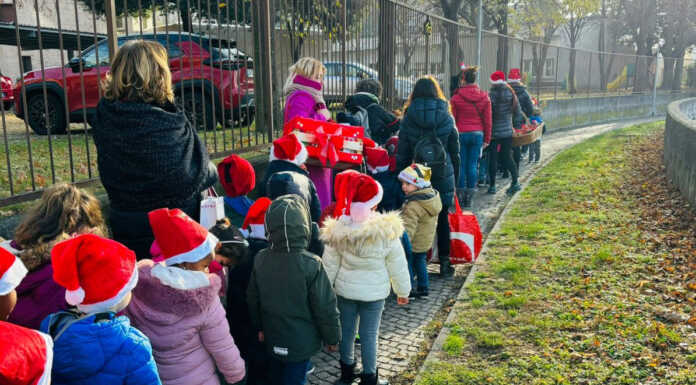Tour natalizio nel quartiere per i bimbi della materna di Santo Stefano Natale bambini asilo santo stefano 2023