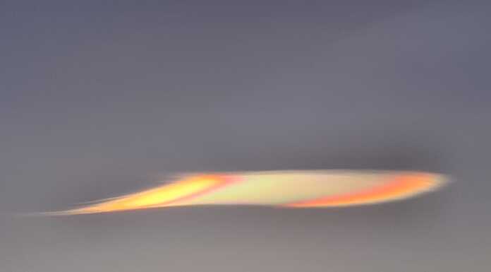 Magia nel cielo di Lecco: la nube iridescente dà spettacolo nubi irridescenti