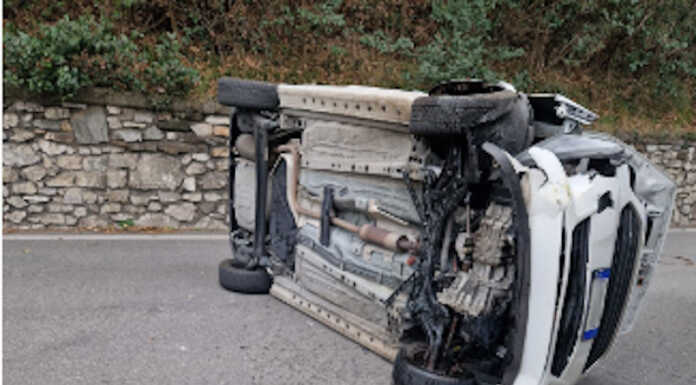 Pescate. Auto ribaltata in via Belvedere, soccorsa una donna