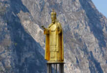Lecco celebra il patrono San Nicolò con la tradizione delle mele San Nicolò Statua Lecco