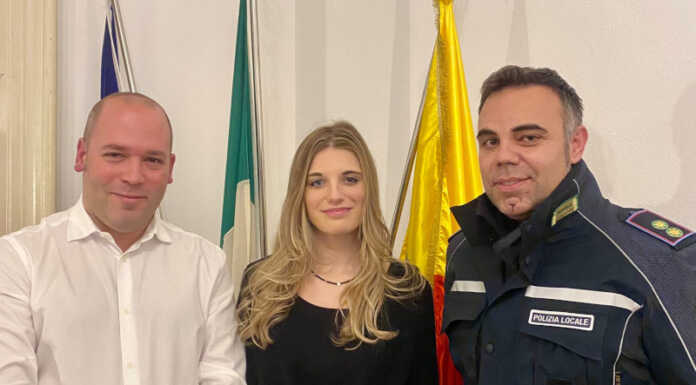 Nuovo agente per la Polizia Locale di Ballabio Sindaco Bruno Bussola, Chiara Gasparini, Comandante Marco Maggio