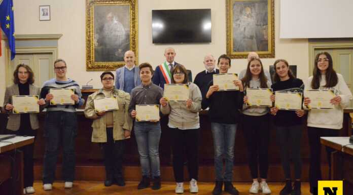 Talenti in volo: la città di Lecco ha premiato gli studenti meritevoli Talenti_in_volo_borse_di_studio_lecco_20231212
