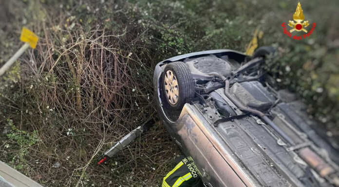 Auto si ribalta a Monte Marenzo, soccorse tre giovani ragazze Vigili del Fuoco incidente Monte Marenzo Levata