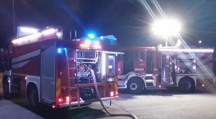 In fiamme un’auto a Rogeno, intervento dei Vigili del Fuoco Vigili del fuoco notte foto archivio