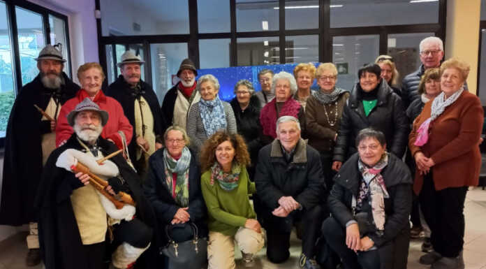 Calolzio. Gli zampognari ospiti degli Amici della terza Età di Rossino Zampognari terza età rossino