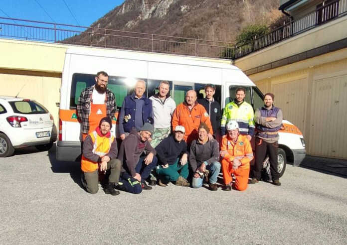 Alpini protezione civile varenna pulizia sentieri