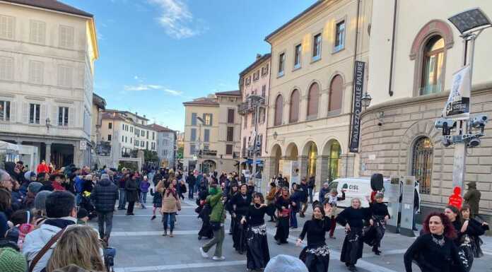 “Non sei sola”, in Piazza XX Settembre un flashmob contro la violenza sulle donne flashmob donne piazza xx settembre