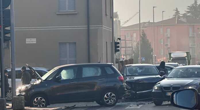 Incidente tra due auto in via Belfiore, 51enne in ospedale incidente via belfiore