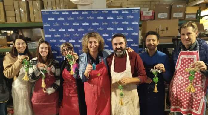 Laboratorio Natalizio per Confartigianato Lecco alle prese con cera e sapone laboratorio cera confartigianato lecco
