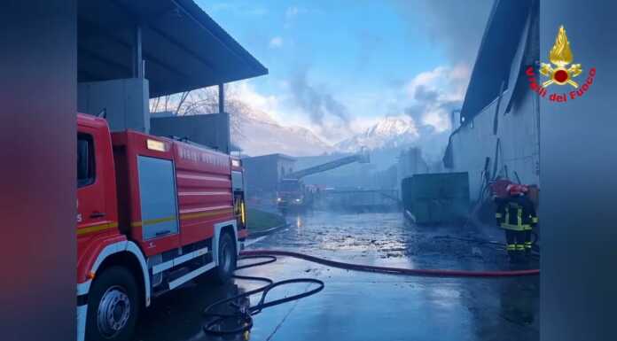 Nuovo incendio alla Seval di Colico, in campo il nucleo investigativo dei Vigili del Fuoco