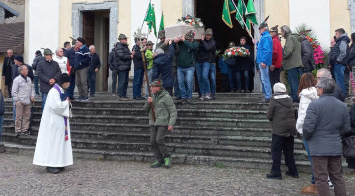 Perledo. L’ultimo saluto a Ferruccio Baruffaldi, storico barista e alpino Ferruccio Baruffaldi funerale perledo