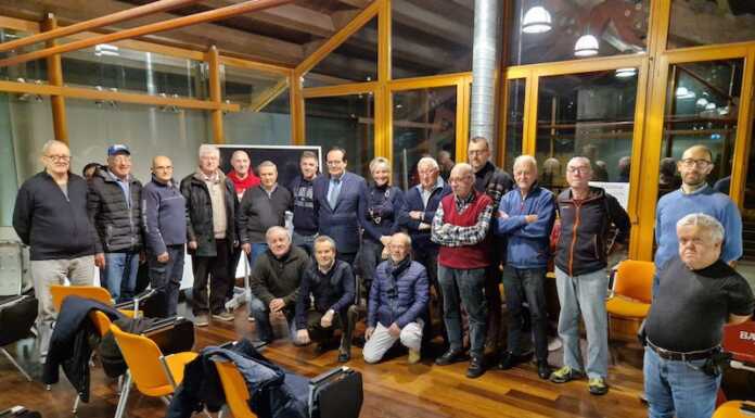 Valmadrera. Scambio di auguri in Comune con i volontari del traffico e del piedibus auguri piedibus e volontari valmadrera