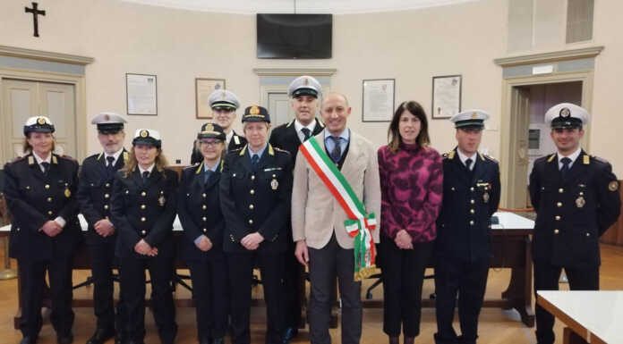 Polizia Locale di Lecco, consegnati i nuovi simboli distintivi di grado cerimonia polizia locale