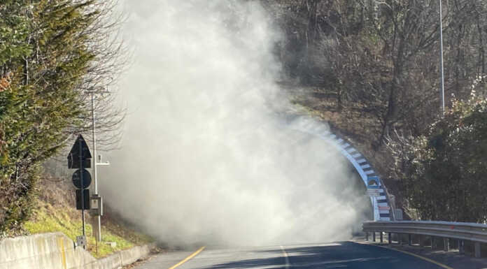 Camion in fiamme in galleria, chiusa la nuova Lecco-Ballabio Camion fiamme galleria passo del lupo ss36 lecco ballabio