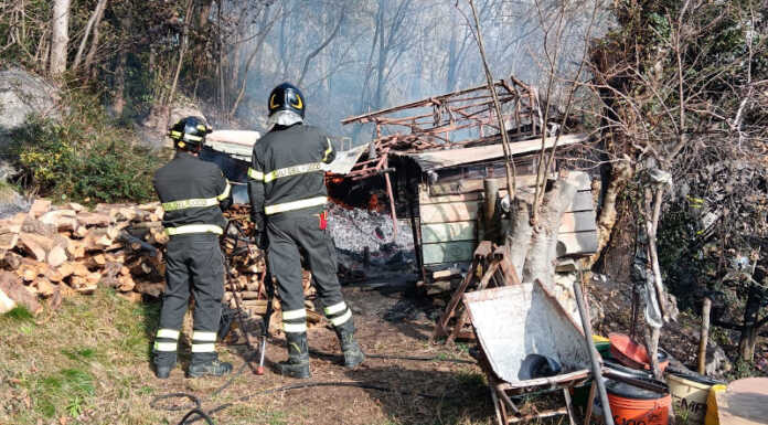 Civate: brucia un casotto. Anziano soccorso