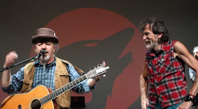 Merate: i Luf e Max Solinas al teatro Manzoni con “Ascoltando il monte – Uomini e lupi in cammino”