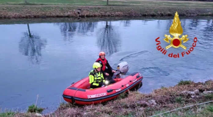 Auto ribaltata nel canale Muzza, muore un uomo di 66 anni L'intervento dei Vigili del Fuoco