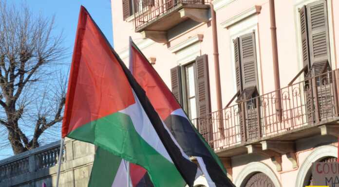 Imbersago, rubate le bandiere palestinesi esposte dall’Arci Libertà a sostegno della Global Sumud Flotilla