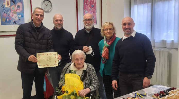 Merate, grande festa al Frisia per i 100 anni di nonna Antonietta